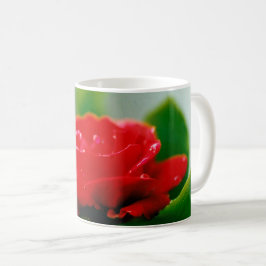 Morning red Rose bedekt met dauwdruppels Koffiemok