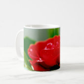 Morning red Rose bedekt met dauwdruppels Koffiemok (Voorkant links)