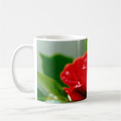 Morning red Rose bedekt met dauwdruppels Koffiemok (Links)
