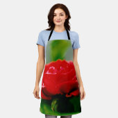 Morning red Rose bedekt met dauwdruppels Schort (Gedragen)