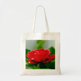 Morning red Rose bedekt met dauwdruppels Tote Bag
