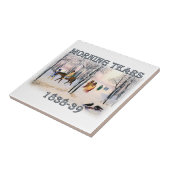 Morning Tears toont de Cherokee Trail of Tears Tegeltje (Zijkant)