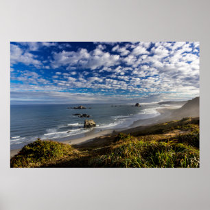 Morning wolken en mist op het strand poster
