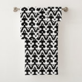 Moroccan Ikat Damask Pattern, Black and White Bad Handdoek (Insitu)