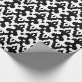 Moroccan Ikat Damask Pattern, Black and White Cadeaupapier (Hoek)