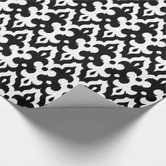 Moroccan Ikat Damask Pattern, Black and White Cadeaupapier (Hoek)