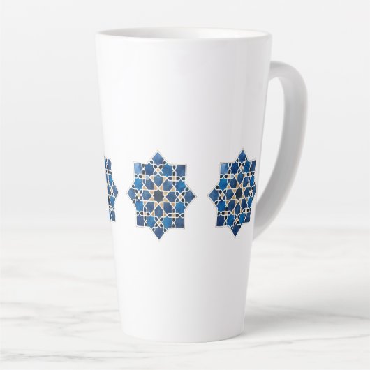 Morokkaans islamitisch geometrisch sterpatroon wat latte mok (Rechterhoek)