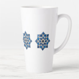 Morokkaans islamitisch geometrisch sterpatroon wat latte mok