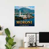 Moroni Vulkanische Pieken en Indische Oceaan Parad Poster (Thuiskantoor)