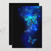 Morpho Butterfly in de donkere achtergrond Aankondiging (Voorkant / Achterkant)