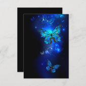 Morpho Butterfly in de donkere achtergrond Aankondiging (Voorkant / Achterkant)