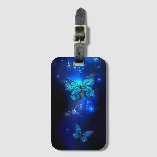 Morpho Butterfly in de donkere achtergrond Bagagelabel (Voorkant (verticaal))