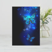 Morpho Butterfly in de donkere achtergrond Bedankkaart (Staand voorkant)