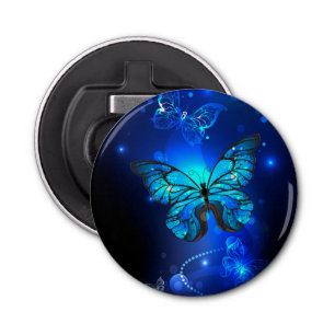 Morpho Butterfly in de donkere achtergrond Button Flesopener