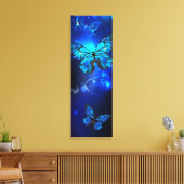 Morpho Butterfly in de donkere achtergrond Canvas Afdruk (Insitu (Woonkamer))