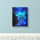 Morpho Butterfly in de donkere achtergrond Canvas Afdruk (Insitu (Houten vloer))
