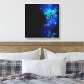 Morpho Butterfly in de donkere achtergrond Canvas Afdruk (Insitu (Slaapkamer))