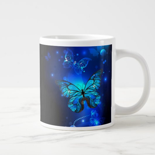 Morpho Butterfly in de donkere achtergrond Grote Koffiekop (Rechts)