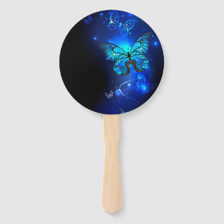 Morpho Butterfly in de donkere achtergrond Handwaaier