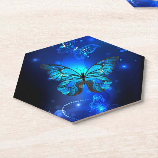 Morpho Butterfly in de donkere achtergrond Kartonnen Onderzetters (Schuin)