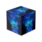 Morpho Butterfly in de donkere achtergrond Kubus (Achter hoekig)