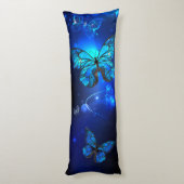 Morpho Butterfly in de donkere achtergrond Lichaamskussen (Achterkant (Verticaal))