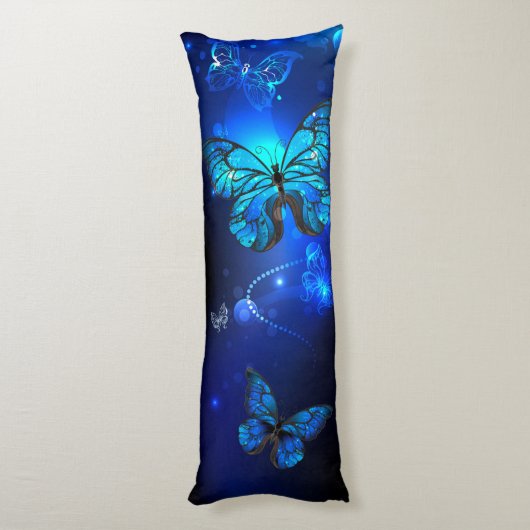 Morpho Butterfly in de donkere achtergrond Lichaamskussen (Achterkant (Verticaal))