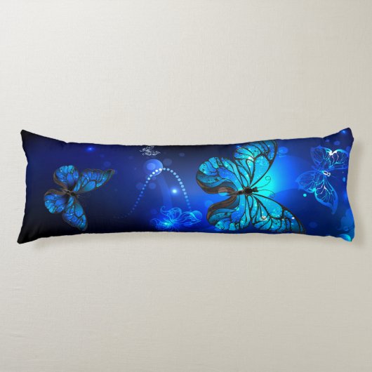 Morpho Butterfly in de donkere achtergrond Lichaamskussen (Voorkant)