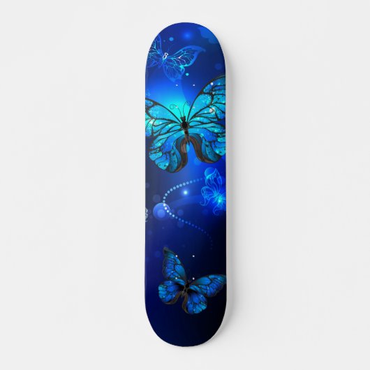 Morpho Butterfly in de donkere achtergrond Persoonlijk Skateboard (Voorkant)