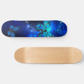 Morpho Butterfly in de donkere achtergrond Persoonlijk Skateboard (Horizontaal)