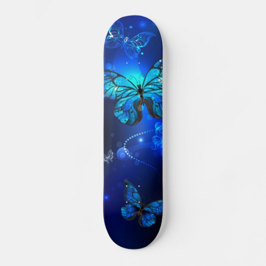 Morpho Butterfly in de donkere achtergrond Persoonlijk Skateboard (Voorkant)
