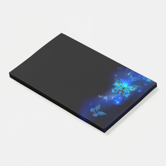 Morpho Butterfly in de donkere achtergrond Post-it® Notes (Schuin)