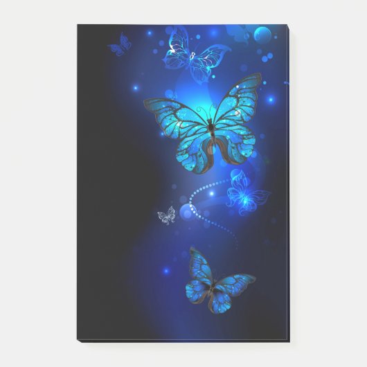 Morpho Butterfly in de donkere achtergrond Post-it® Notes (Voorkant)