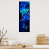 Morpho Butterfly in de donkere achtergrond Poster (Keuken)
