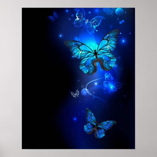 Morpho Butterfly in de donkere achtergrond Poster (Voorkant)