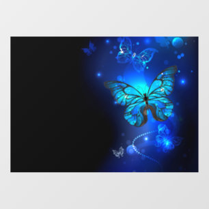 Morpho Butterfly in de donkere achtergrond Raamsticker