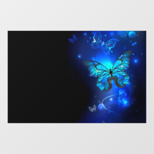 Morpho Butterfly in de donkere achtergrond Raamsticker
