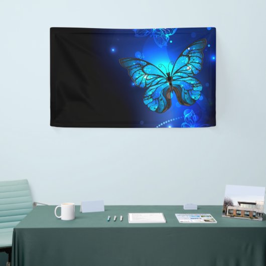 Morpho Butterfly in de donkere achtergrond Spandoek (Beurs)