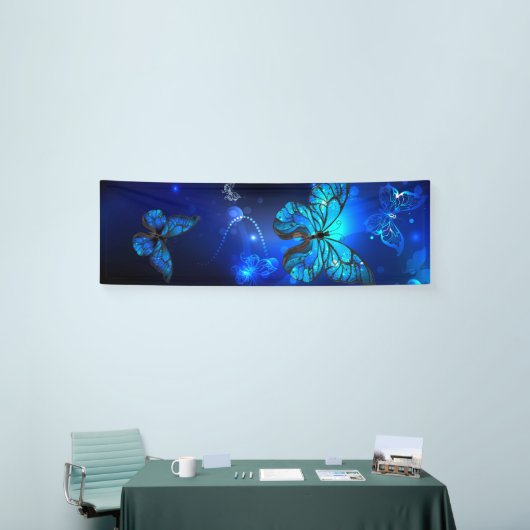 Morpho Butterfly in de donkere achtergrond Spandoek (Beurs)