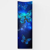Morpho Butterfly in de donkere achtergrond Spandoek (Verticaal)