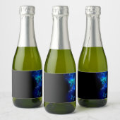 Morpho Butterfly in de donkere achtergrond Sparkling Wijnetiket (Flessen)