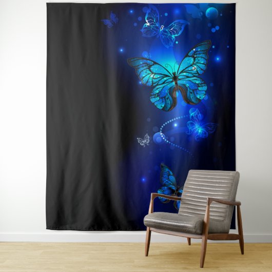 Morpho Butterfly in de donkere achtergrond Wandkleed (In situ)