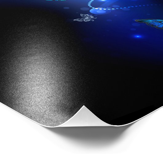 Morpho Vlinder in de Donkere Achtergrond Foto Afdruk (Hoek)