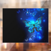Morpho Vlinder in de Donkere Achtergrond Raamsticker (Vel 2)