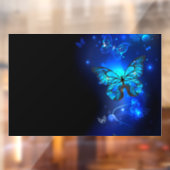 Morpho Vlinder in de Donkere Achtergrond Raamsticker (Vel 2)