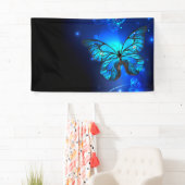 Morpho Vlinder in de Donkere Achtergrond Spandoek (Insitu)