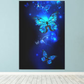 Morpho Vlinder op Donkere Achtergrond Canvas Afdruk (Insitu (Houten vloer))
