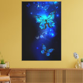 Morpho Vlinder op Donkere Achtergrond Canvas Afdruk (Insitu (Woonkamer))