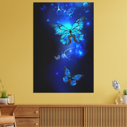Morpho Vlinder op Donkere Achtergrond Canvas Afdruk (Insitu (Woonkamer))