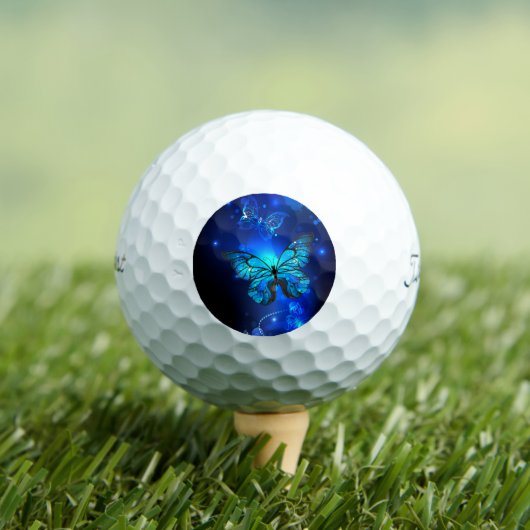 Morpho Vlinder op Donkere Achtergrond Golfballen (Insitu Shirt)